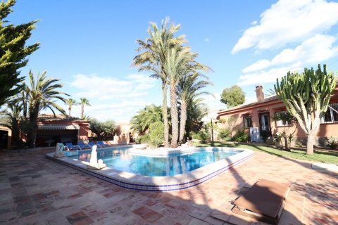 Villa for sale Torrevieja, Alicante, Spain 5 bedrooms, 380 sq.m. No. 115499 - photo 2