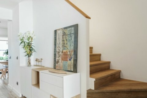 Huvila myytävänä Sant Pol de Mar, Barcelona, Espanja, 5 makuuhuonetta, 285 m2 No. 154156 - kuva 3