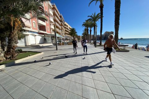 Apartamento en venta Torrevieja, Alicante, España 2 dormitorios, 90 m2 No. 116890 - foto 2