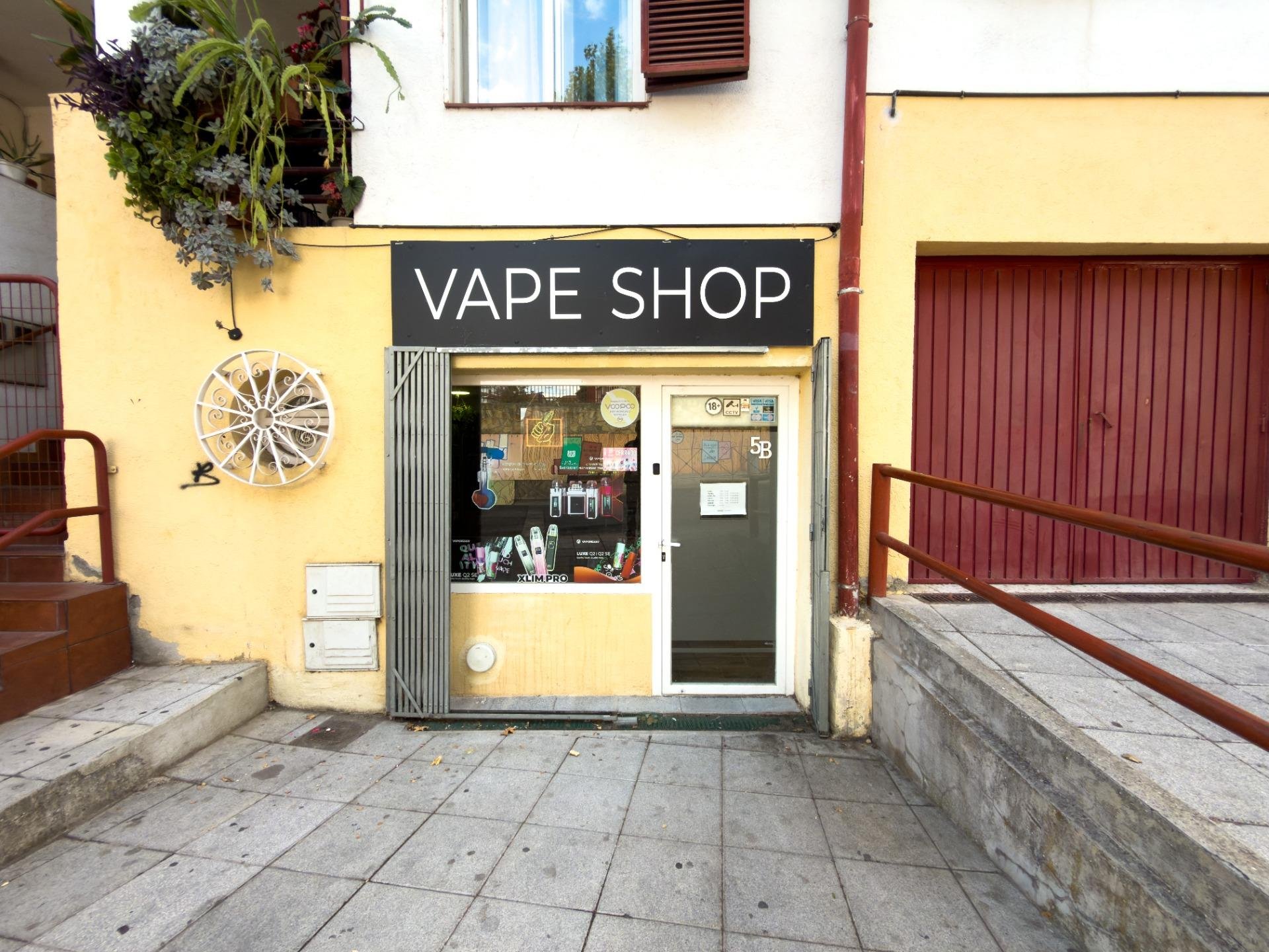 Commercial property in San Martin de Valdeiglesias, Madrid, Spain 1 bedroom, 52 sq.m. No. 182879