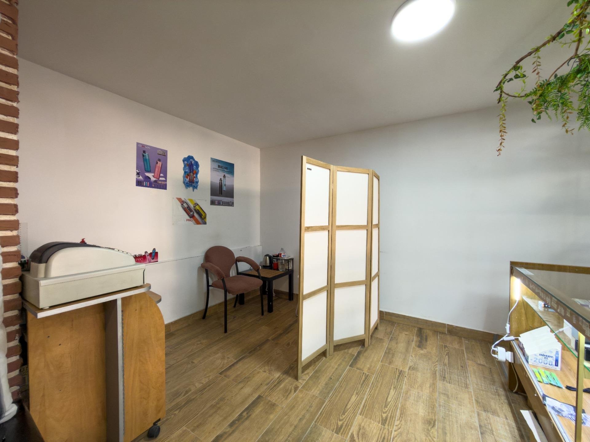 Commercial property in San Martin de Valdeiglesias, Madrid, Spain 1 bedroom, 52 sq.m. No. 182879