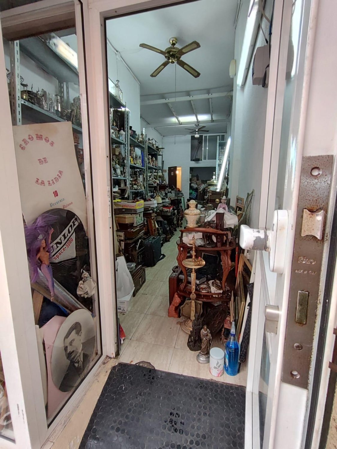 Liikekiinteistö Torrevieja, Alicante, Espanja 30 m2 No. 182877