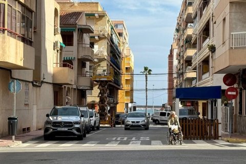 Appartamento in vendita a Torrevieja, Alicante, Spagna 2 camere da letto, 61 mq. N° 182880 - foto 2
