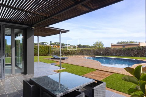 Villa for sale in Sant Vicenc De Montalt, Barcelona, Spain 4 bedrooms, 286 sq.m. No. 150344 - photo 3