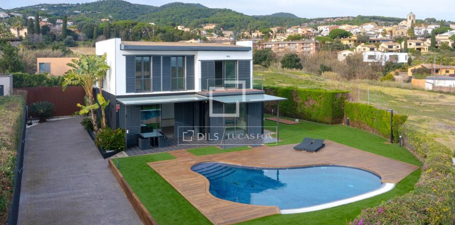 Villa in Sant Vicenc De Montalt, Barcelona, Spain 4 bedrooms, 286 sq.m. No. 150344
