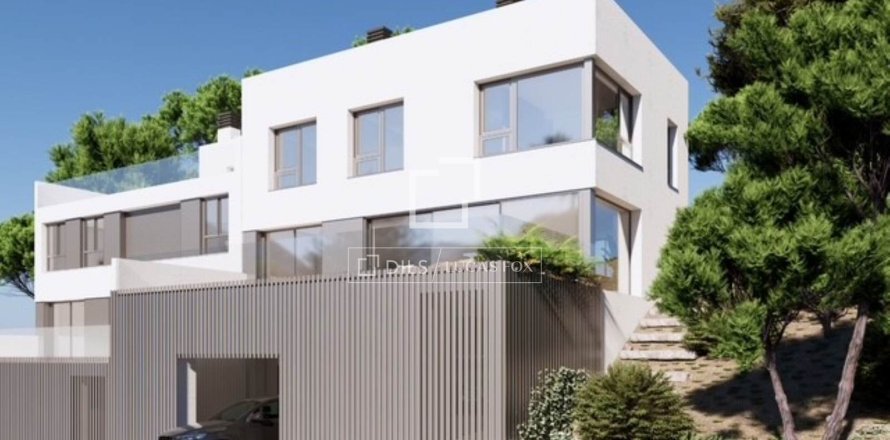 Villa in Esplugues de Llobregat, Barcelona, Spain 4 bedrooms, 385 sq.m. No. 150347