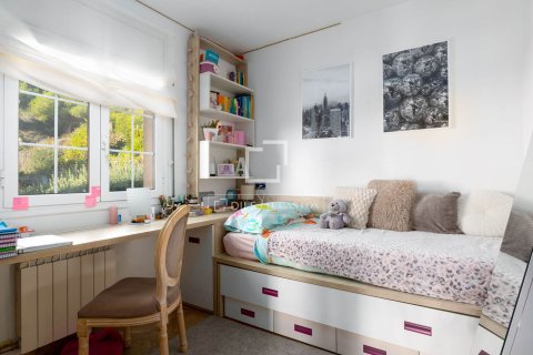 Villa for sale in Teia, Barcelona, Spain 4 bedrooms, 293 sq.m. No. 150345 - photo 18