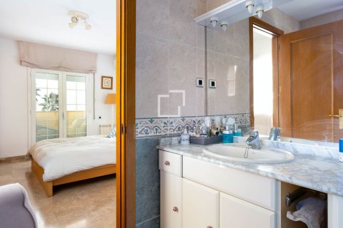 Villa for sale in Teia, Barcelona, Spain 4 bedrooms, 293 sq.m. No. 150345 - photo 16