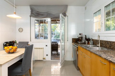 Villa for sale in Teia, Barcelona, Spain 4 bedrooms, 293 sq.m. No. 150345 - photo 7