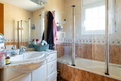 Villa for sale in Teia, Barcelona, Spain 4 bedrooms, 293 sq.m. No. 150345 - photo 21