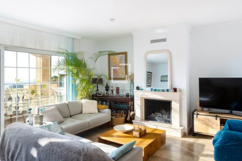 Villa for sale in Teia, Barcelona, Spain 4 bedrooms, 293 sq.m. No. 150345 - photo 3