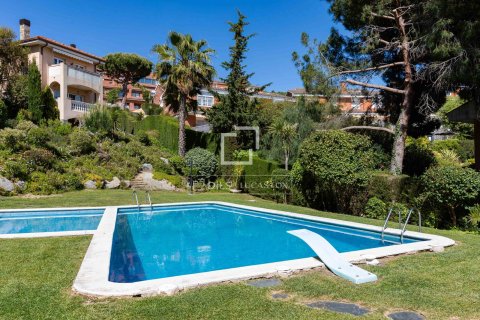 Villa for sale in Teia, Barcelona, Spain 4 bedrooms, 293 sq.m. No. 150345 - photo 30