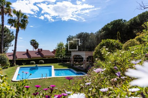 Villa in Teia, Barcelona, Spain 4 bedrooms, 293 sq.m. No. 150345