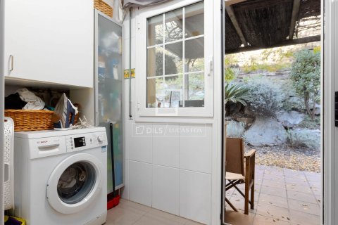 Villa for sale in Teia, Barcelona, Spain 4 bedrooms, 293 sq.m. No. 150345 - photo 12