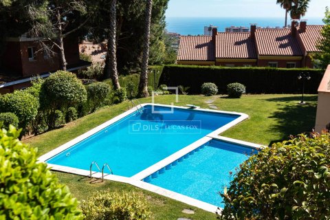 Villa for sale in Teia, Barcelona, Spain 4 bedrooms, 293 sq.m. No. 150345 - photo 29