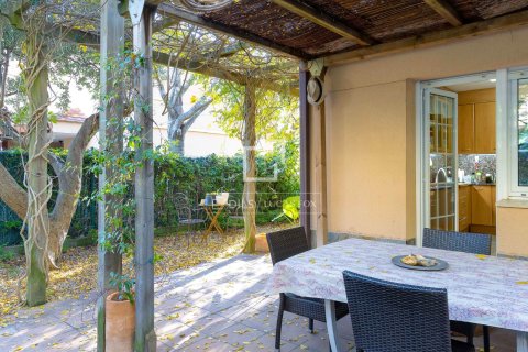 Villa for sale in Teia, Barcelona, Spain 4 bedrooms, 293 sq.m. No. 150345 - photo 11