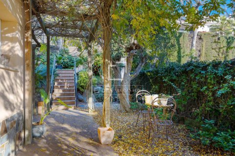 Villa for sale in Teia, Barcelona, Spain 4 bedrooms, 293 sq.m. No. 150345 - photo 10