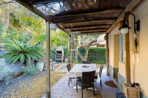 Villa for sale in Teia, Barcelona, Spain 4 bedrooms, 293 sq.m. No. 150345 - photo 8