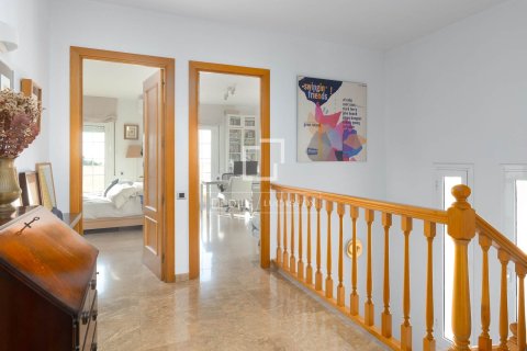 Villa for sale in Teia, Barcelona, Spain 4 bedrooms, 293 sq.m. No. 150345 - photo 14