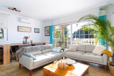 Villa for sale in Teia, Barcelona, Spain 4 bedrooms, 293 sq.m. No. 150345 - photo 4