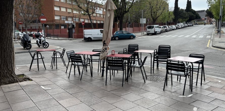 Commercial property in Santa Coloma de Gramenet, Barcelona, Spain 34 sq.m. No. 153531