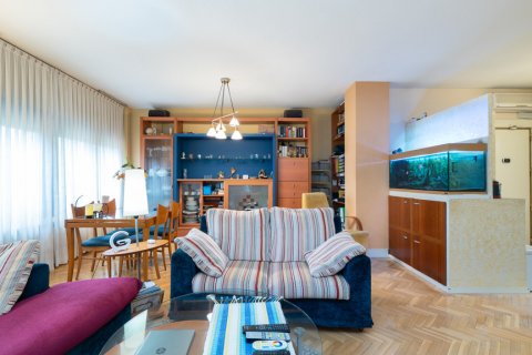 Apartment for sale Madrid, Spain 4 bedrooms, 110 sq.m. No. 107124 - photo 7