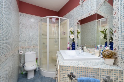 Apartment for sale Madrid, Spain 4 bedrooms, 110 sq.m. No. 107124 - photo 18