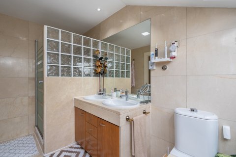Apartment for sale Madrid, Spain 4 bedrooms, 110 sq.m. No. 107124 - photo 24