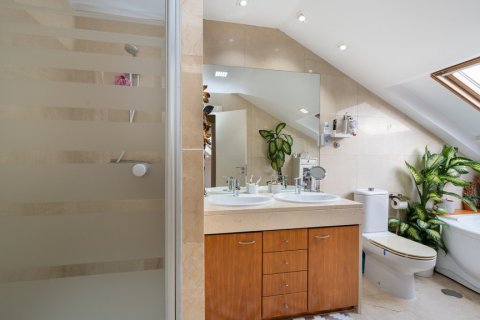 Apartment for sale Madrid, Spain 4 bedrooms, 110 sq.m. No. 107124 - photo 22