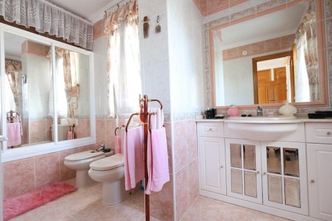 Villa for sale in Alicante, Spain 5 bedrooms, 308 sq.m. No. 143804 - photo 15