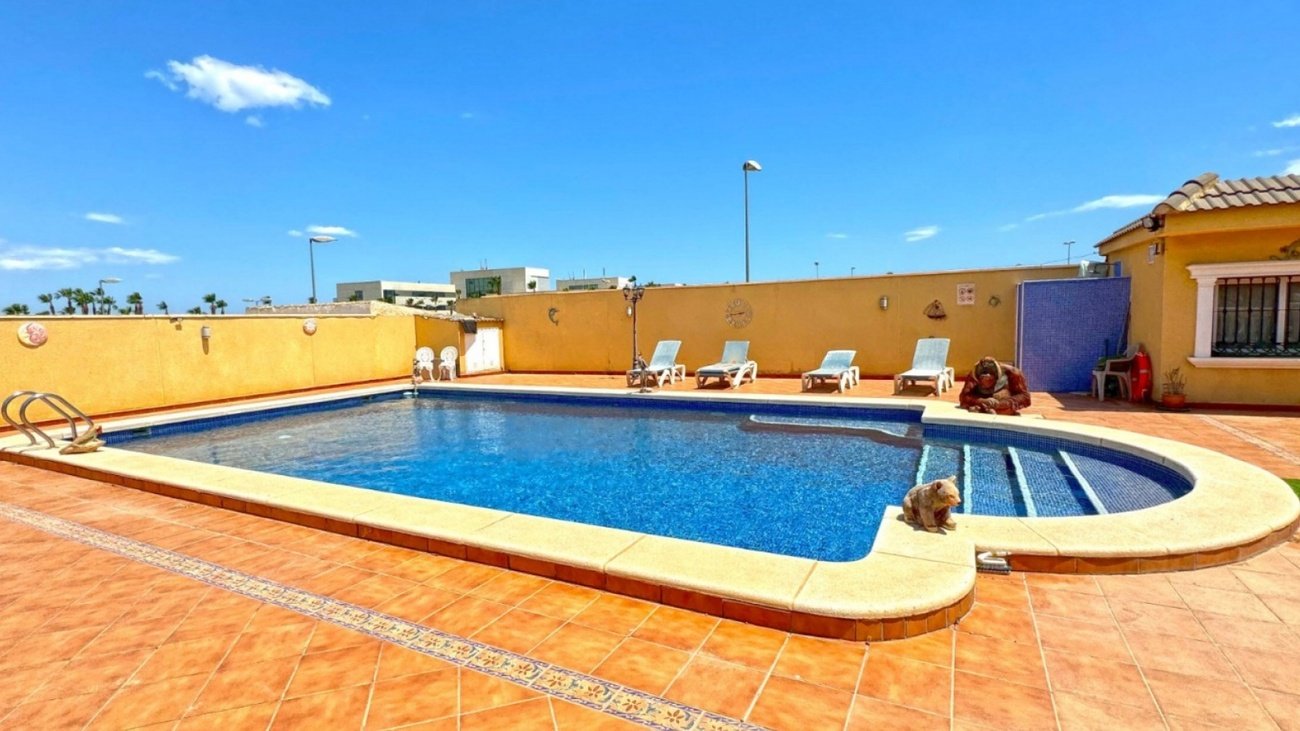 Villa i Los Balcones, Alicante, Spanien 6 sovrum,  Nr. 143807