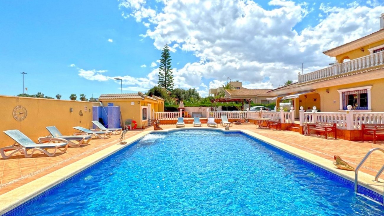 Villa i Los Balcones, Alicante, Spanien 6 sovrum,  Nr. 143807