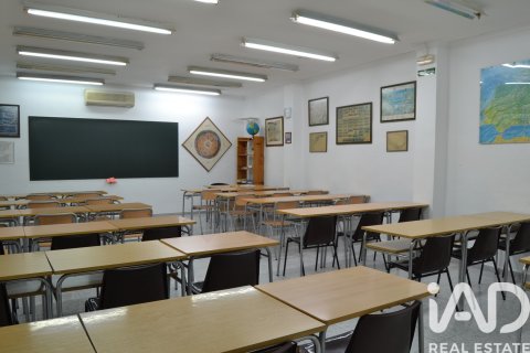 Продажа коммерческой недвижимости в Кастельон-де-ла-Плана, Кастельон, Испания 4 спальни, 203м2 №185162 - фото 18