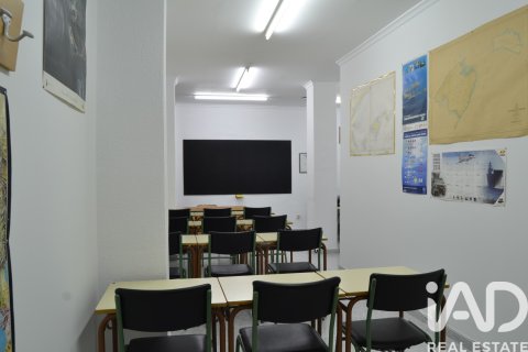 Продажа коммерческой недвижимости в Кастельон-де-ла-Плана, Кастельон, Испания 4 спальни, 203м2 №185162 - фото 9