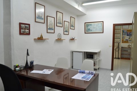 Продажа коммерческой недвижимости в Кастельон-де-ла-Плана, Кастельон, Испания 4 спальни, 203м2 №185162 - фото 8