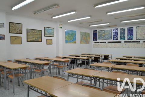 Продажа коммерческой недвижимости в Кастельон-де-ла-Плана, Кастельон, Испания 4 спальни, 203м2 №185162 - фото 16