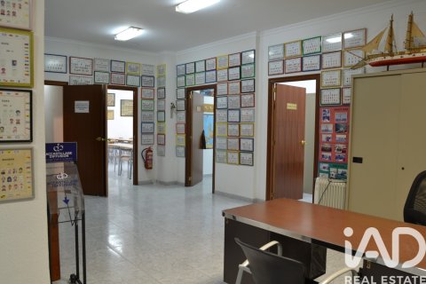 Продажа коммерческой недвижимости в Кастельон-де-ла-Плана, Кастельон, Испания 4 спальни, 203м2 №185162 - фото 3
