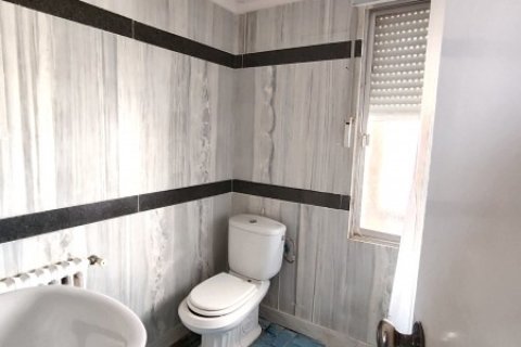 House for sale in Riego De La Vega, Leon, Spain 3 bedrooms, 899 sq.m. No. 185159 - photo 6