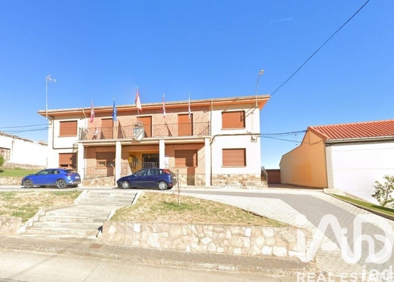 Hus i Riego De La Vega, Leon, Spanien 3 sovrum, 899 kvm. Nr. 185159