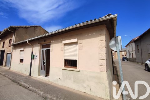 Villa in San Justo de la Vega, Leon, Spain 4 bedrooms, 356 sq.m. No. 185161