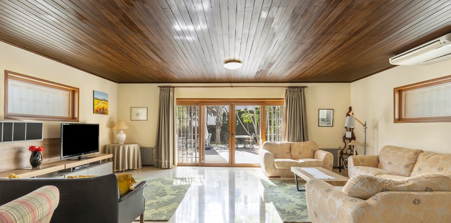 Villa in Urbanizacion Las Filipinas, Alicante, Spain 5 bedrooms, 366 sq.m. No. 142401