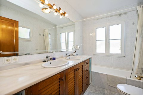 Villa for sale in Mahon, Menorca, Spain 3 bedrooms, 180 sq.m. No. 166599 - photo 8