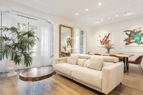 Dzīvoklis pārdošanā Barcelona, Spānijā 2 istabas, 83 m2 Nr. 168954 - attēls 2