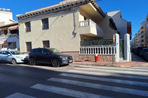 Kaupunkipientalo Torrevieja, Alicante, Espanja 5 makuuhuonetta, 116 m2 No. 194129