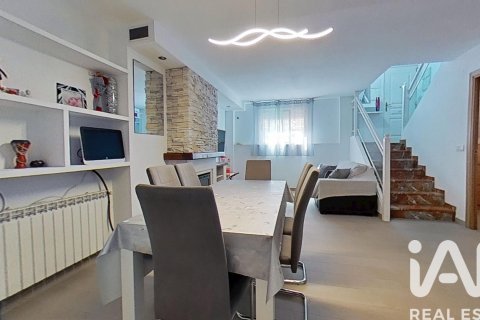 Kaupunkipientalo Castellon de la Plana, Castellon, Espanja 4 makuuhuonetta, 221 m2 No. 172821