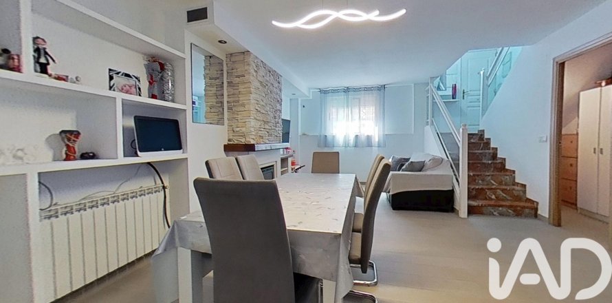 Townhouse in Castellon de la Plana, Castellon, Spain 4 bedrooms, 221 sq.m. No. 172821