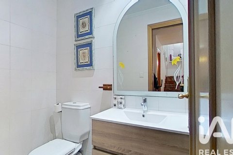 Townhouse for sale in Castellon de la Plana, Castellon, Spain 4 bedrooms, 221 sq.m. No. 172821 - photo 8