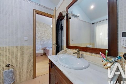Townhouse for sale in Castellon de la Plana, Castellon, Spain 4 bedrooms, 221 sq.m. No. 172821 - photo 13