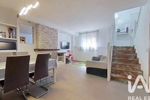 Townhouse for sale in Castellon de la Plana, Castellon, Spain 4 bedrooms, 221 sq.m. No. 172821 - photo 3
