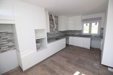 Villa till salu i Pinoso, Alicante, Spanien 4 sovrum, 150 kvm. Nr. 170574 - foto 4